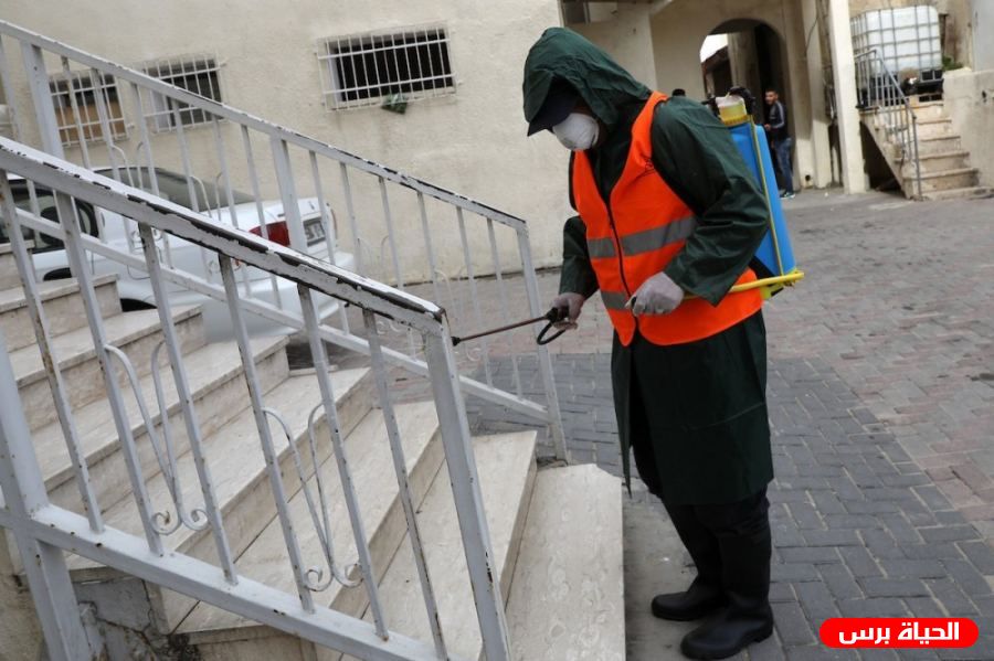 قلقيلية :حملة إسناد وتوزيع مواد صحية وتعقيم للتجمعات السكانية خلف الجدار